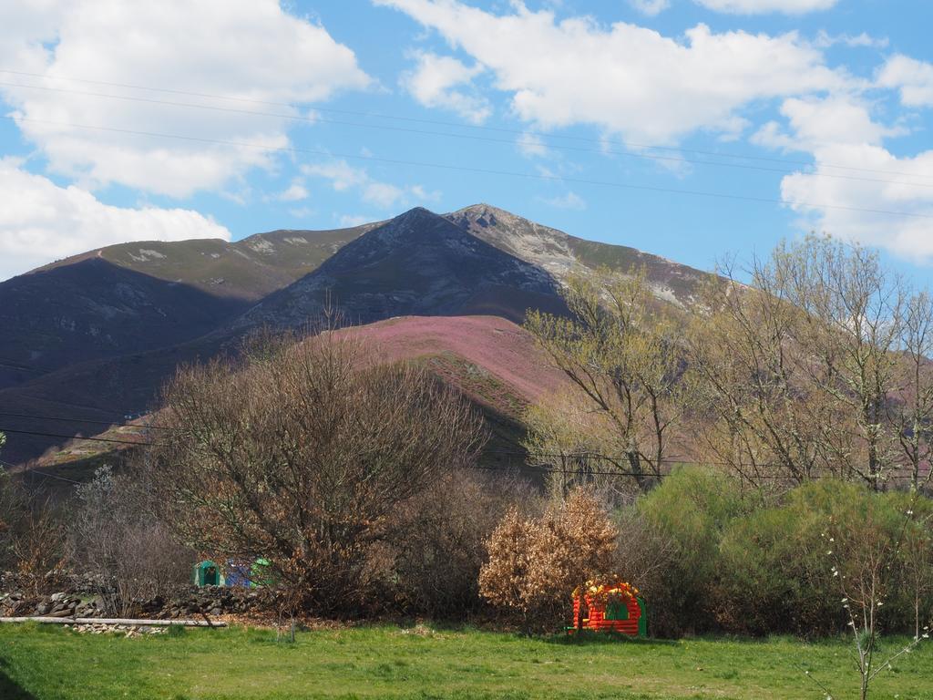 Vila Planet Ancares Candín Exteriér fotografie
